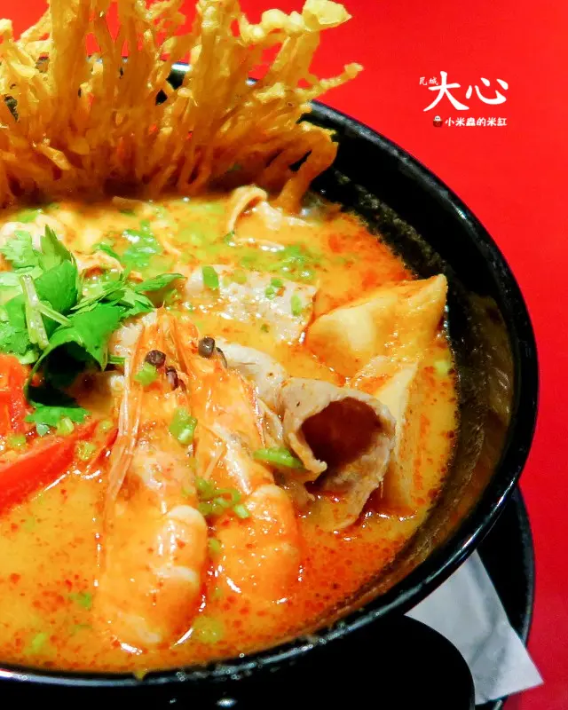 【捷運中山站】瓦城大心新泰式麵食 -酸辣海陸麵，濃郁湯頭好滋味~