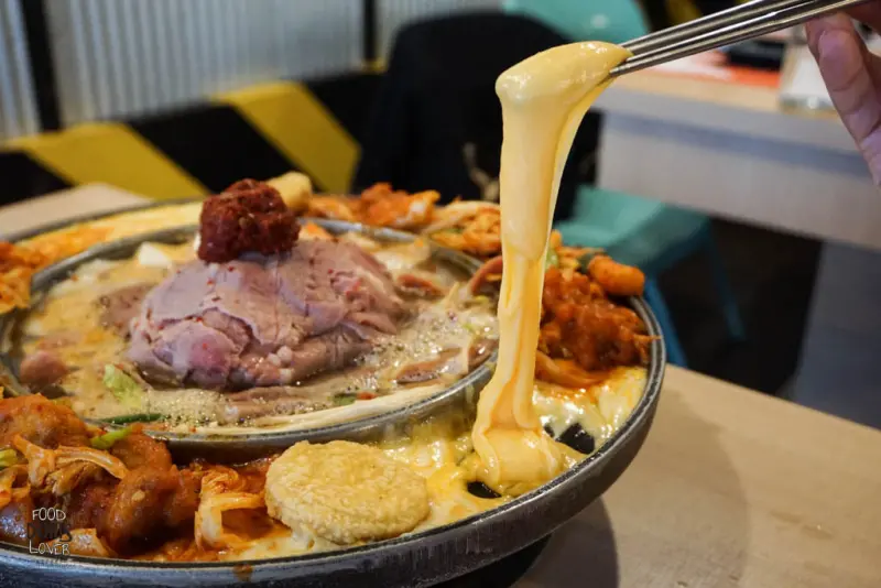 ♚食記♚台北萬華【OMAYA春川炒雞(西門町)】起司春川炒雞●辛普森部隊鍋●維蘇威火山鍋●史翠西芝心鍋●棉花糖氣泡飲料●韓式料理●韓式平價●西門商圈 