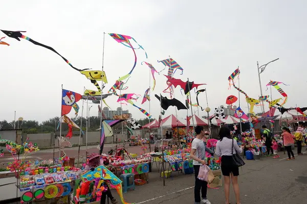 (胖樺遊記)新竹十七公里海岸線/地中海風情南寮漁港休閒碼頭/新竹漁港，自行車道通往海天一色看海區/特色咖啡廳        
      