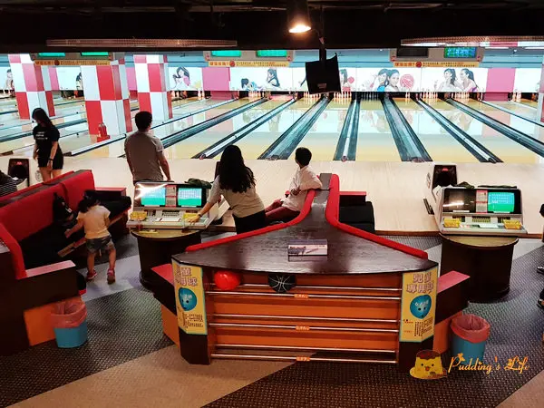 【新北三重】下雨天也能玩室內親子遊樂場《E7Play》一票玩到底(保齡球.桌遊.飛鏢.遊戲機.健身.撞球...)