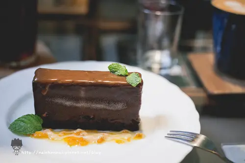 裕豐街小巷弄的老屋咖啡甜食屋。沒有貓的穿牆貓 Cat Traveller Cafe