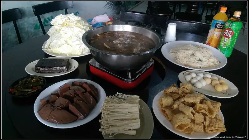 [台灣番鴨城] 臉盆吃薑母鴨配上滿滿一桌的熱炒, 爽快大口吃!