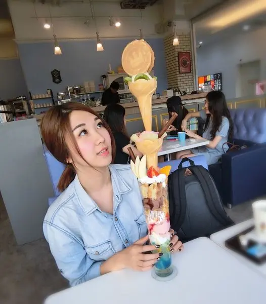 《台中美食》什麼??101高塔進化成102高塔啦!!!!讓經過的人都驚呼的大份量甜點♥♥♥