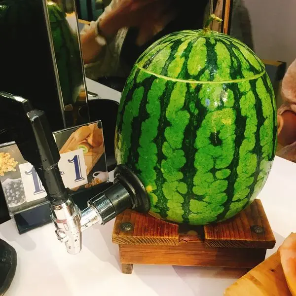 【台中創意冰店】逢甲最狂Maj.Fruitti冰菓藝棧♥西瓜酒桶▽草莓瓜瓜夜未眠♡夢幻藝術冰品