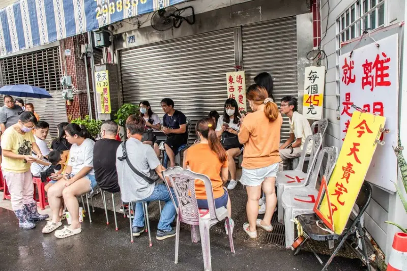 南投縣埔里鎮大城黑糖饅頭｜秒殺饅頭最速傳說！還沒開門就賣完的比臉大黑糖饅頭