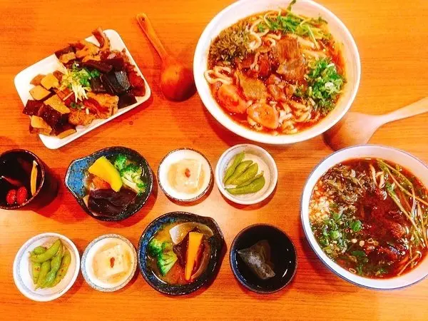 桃園南崁美食推薦|匠骰子牛牛肉麵 桃園金牌好店 必點燉番茄半筋半肉麵 麻辣蒜味骰子牛肉麵 台灣伴手禮 得獎牛肉麵