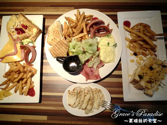 【桃園早午餐】板橋爆紅的超人氣早午餐拓展到中壢啦！豐滿總匯三明治(中壢環北店)--免服務費，CP值高，中壢SOGO旁大份量平價美食，難怪那麼多人排隊！