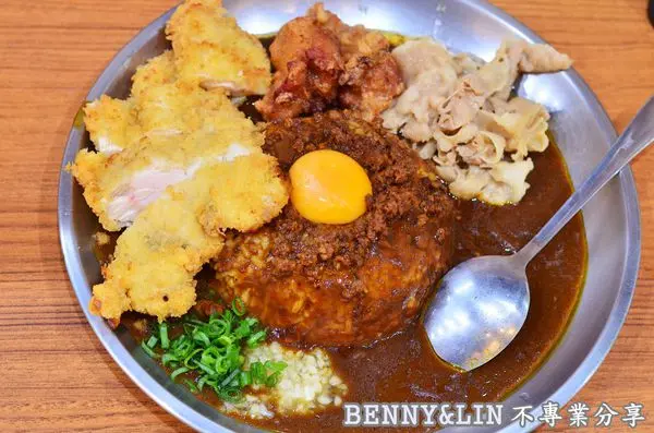 [台北美食]忠孝復興站的台日混血咖哩，當肉燥遇上了咖哩，新奇的滋味-- 本家台灣咖哩-大安店(台北美食推薦、台北忠孝復興站美食、台灣咖哩、台式咖哩、東區美食)