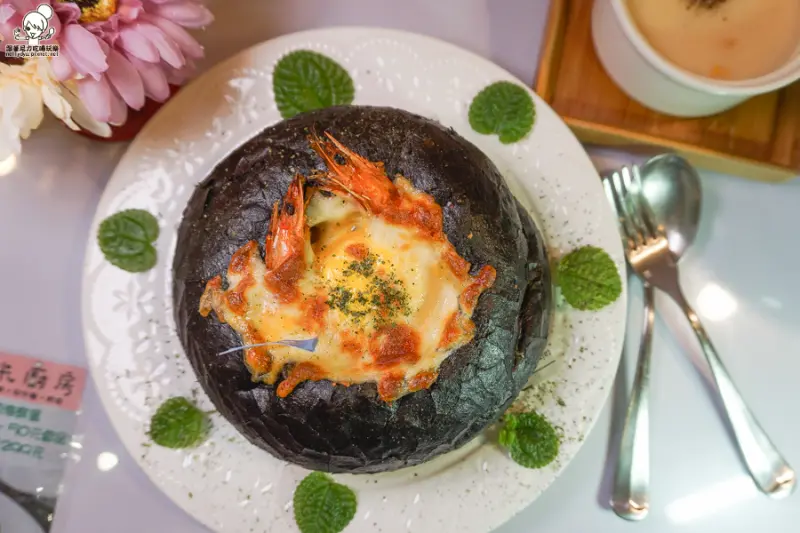 生日聚餐首選，漂浮棉花糖的夢幻世界 x 限定黑魯克海鮮堡-雅米廚房Yummy Kitchen