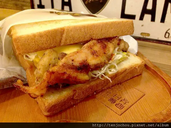 花花，甲飽沒【台北食記】吐司工寓-韓式鐵板吐司專賣 台灣首家！減肥不要看！超邪惡早餐推薦