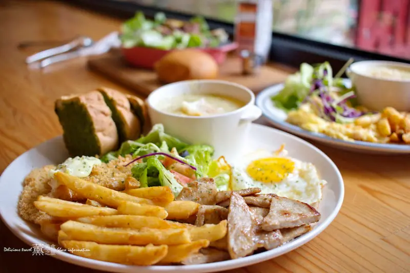 「台中西區早午餐」牧熊小館 Moow-隱藏在巷弄間的早午餐，餐點好吃、氣氛優，很適合安靜的約會喝杯咖啡聊是非。