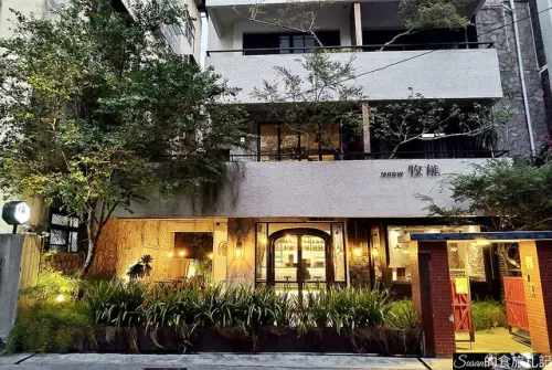 台中美食|牧熊小館Moow超澎湃早午餐，咖啡香醇好喝拉花好美，提供WIFI，免服務費 完整菜單 台中西區早午餐