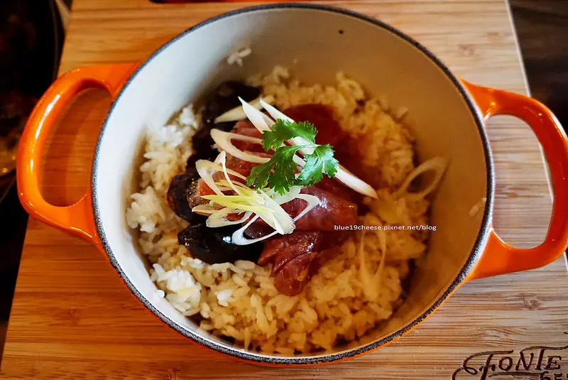 【台中南屯】Fonte653 鑄鐵鍋料理-丰鑄鐵鍋料理.好多色彩鮮豔漂亮的LC鍋當餐點盛裝器具.排餐燉鍋燉飯.手做甜點.甜鐵鍋.近与玥樓和拾七火鍋.3/30正式開幕