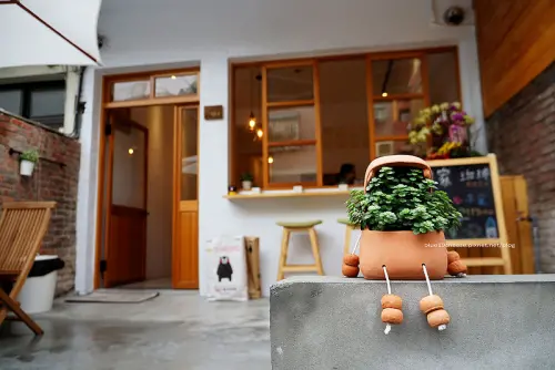 【台中西區】回家珈琲-早午餐午餐咖啡鬆餅.日本熊本製粉.Dansk琺瑯鍋盛裝奶茶.餐點現點現做需等待