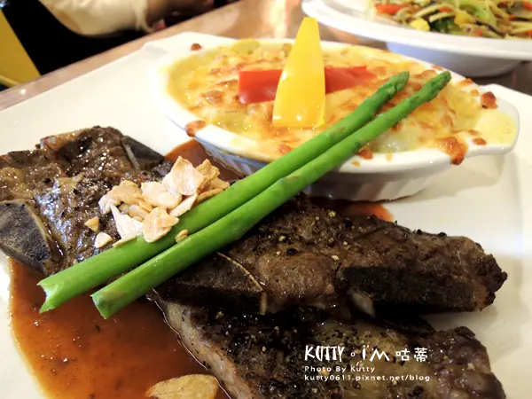 ▌新竹美食 ▌班多尼翁咖啡館，牛排音樂西餐廳！甜點沙拉飲料吃到飽(大潤發附近)