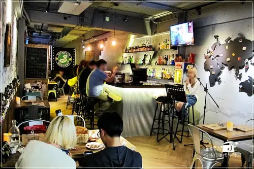 [捷運綠線美食-大坪林站] H&W Restaurant and Bar。Lounge Bar新店夜未眠。世界知名精釀啤酒專賣店。品酒會歌手駐唱