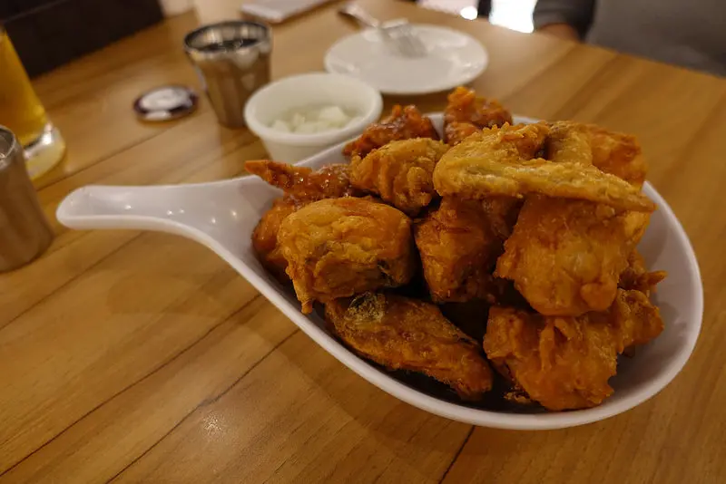 (胖樺食記)捷運國父紀念館站「起家雞 Cheogajip 光復店」/大份量韓式炸雞/東區美食/排隊人氣店可外帶/完整菜單