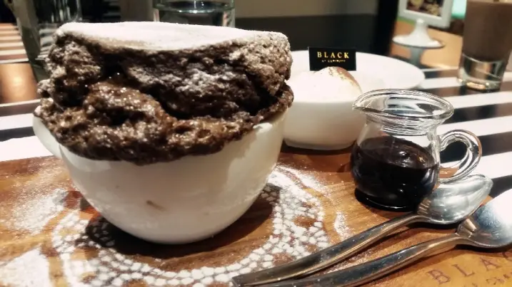 青菜呷呷。食尚小咪 ♥【BAC Chocolate World 巧克力王國●台北好吃下午茶推薦】義大利麵墩飯推薦好吃餐廳台北京華城好吃餐廳推薦台北市好吃下午茶推薦))康和期貨李貞儀分享美食記