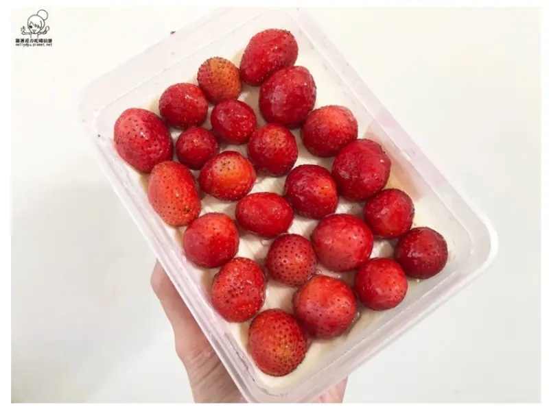 層層堆疊草莓爽、爆料芋頭泥蛋糕、生日蛋糕｜超人氣平價甜點蛋糕專賣店｜奧瑪烘焙 - 跟著尼力吃喝玩樂＆親子生活