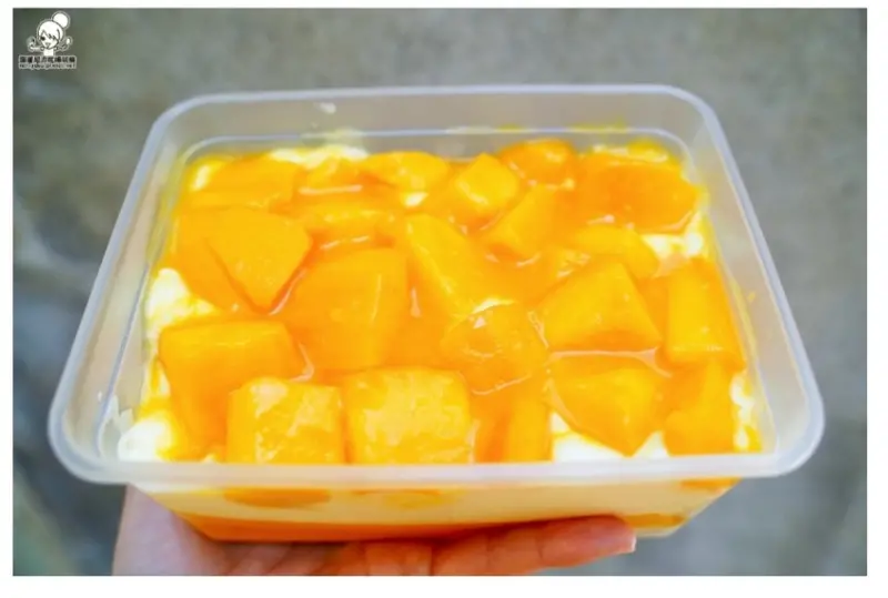 就愛爆餡料，多層次堆疊的芒果爽、老字號花生爆漿餐包、不添加一滴水十勝布丁｜高雄 必吃 奧瑪烘焙 - 跟著尼力吃喝玩樂＆親子生活