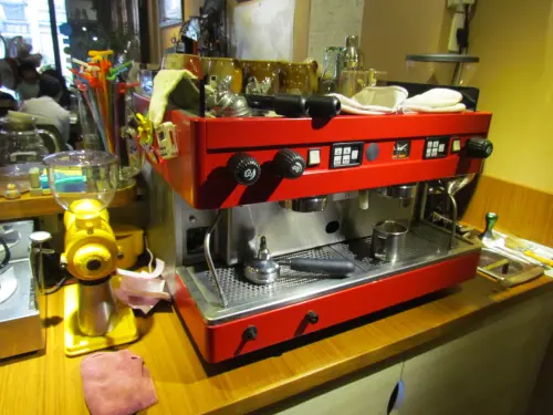 花蓮縣遊：玉里【Koukouvagia 咕咕發芽咖啡驛棧 】（貓頭鷹咖啡驛站）