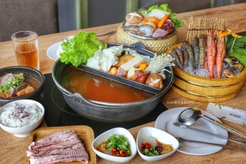 台中八豆食府精緻鍋物崇德店｜平價火鍋推薦蔬果蔬菜盤、蝦盛合、美國雪紋牛肉，無限暢飲飲品.冰淇淋，竹海氛圍適合家庭聚會 - Kiwi 樂活食旅