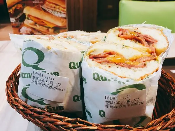 寵物友善 食記 ► 台北 信義區 ◄ Quiznos  Sub ✔ 捷運沿線美食：市政府捷運站 x 來自美國美味熱烤三明治 