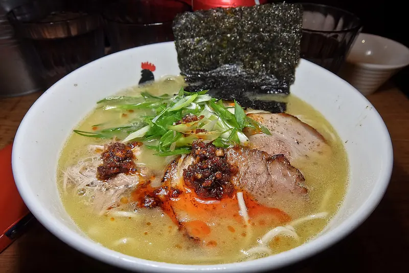 台北 忠孝復興 雞白湯頭叉燒好吃的鳥人拉麵,週末還有開到4:00的宵夜場!!