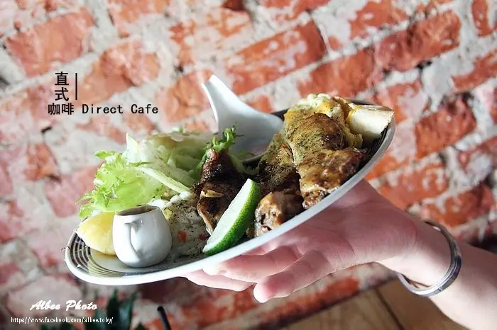 台南 中西區 工業風X紅磚牆。有點慵懶的氣氛。早午餐|下午茶『直式咖啡Direct Cafe』