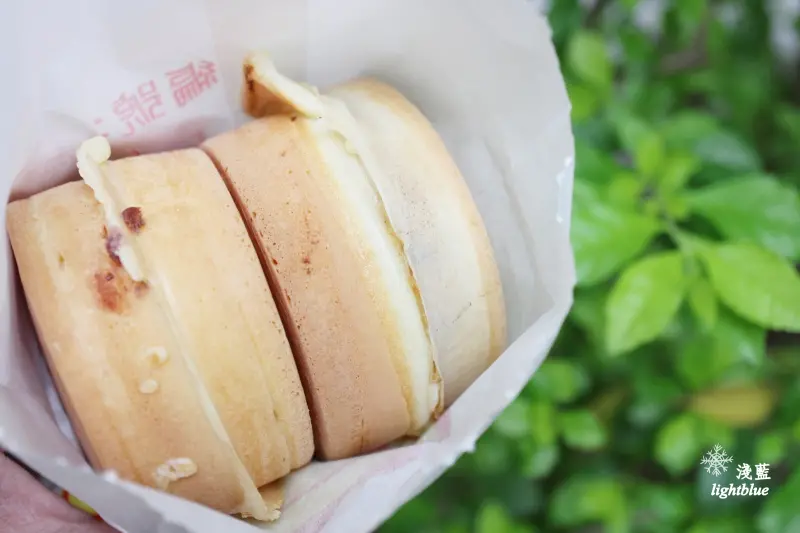 [ 忠孝新生站．光華商場美食 ] 淺藍 × 光華紅豆餅～總是大排長龍的銅板小點心