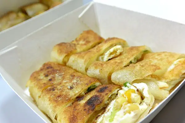 【台南-永康區】芯芯要去【開元路無名早餐】~超平價無名早餐店脆皮蛋餅一塊只要15元