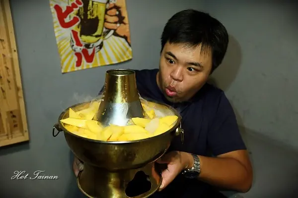 【台南美食】芒果火山冰報到！兩款芒果一次吃到，金皇尬愛文：蜂橙複合式餐飲        
      