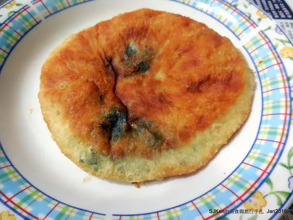 「老眷村古早味煎餅」 --- 東北手作傳統煎燒餅，三種家常口味香聞鄰里。