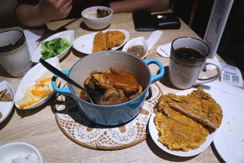 光炸排骨就有七種吃法 還有紅燒豬腳哦-金八式King Box@天母新光三越@天母棒球場