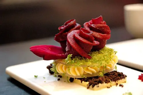 【台南東區-食記】芯芯要去【Silence 屏息】~台南首創三道式無菜單主廚視覺系甜點.嗜甜者慎入