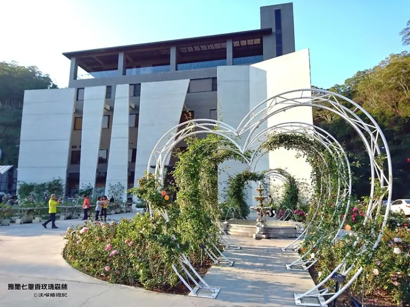 苗栗頭屋景點 ❤ 雅聞七里香玫瑰森林 ❤ 免費入場, 上萬株玫瑰花七里香賞花不用錢 !! #苗栗旅遊 #苗栗景點 #雅聞觀光工廠 #明德水庫