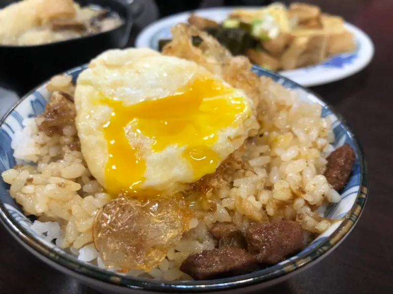 【新竹竹北美食】元氣燉品屋，燉品雞湯專賣店，平價午晚餐滷肉飯必搭半熟荷包蛋！白菜滷好吃必點。