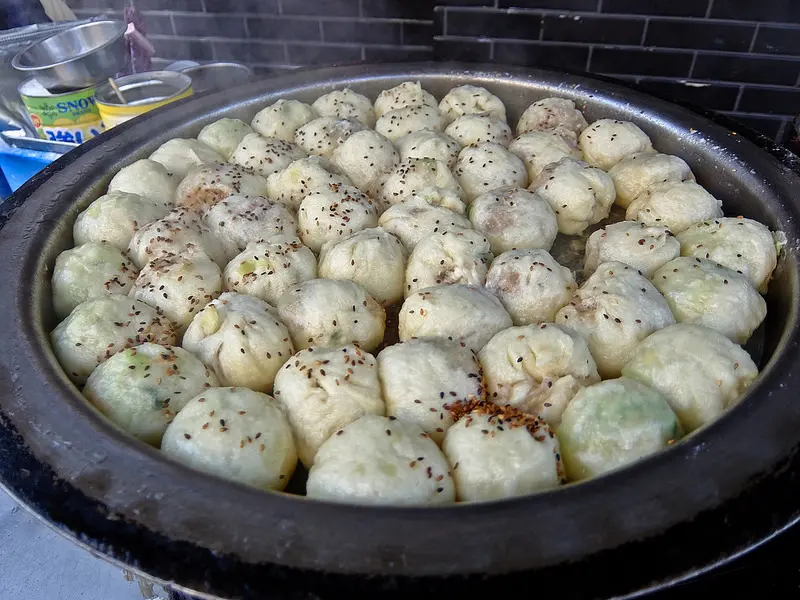 東區 國父紀念館站2號出口旁 上海生煎包(攤販)