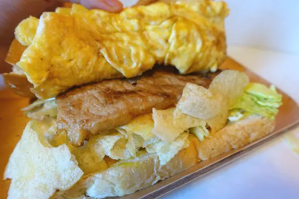 土司吐司‧厚切嫩蛋是亮點，熱門吐司口味很容易被秒殺，想吃要趁早~~