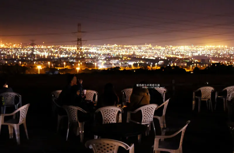 台中龍井│啡文學咖啡龍井店-台中夜景咖啡館.天氣好時還有滿天星星~ - 藍色起士的美食主義