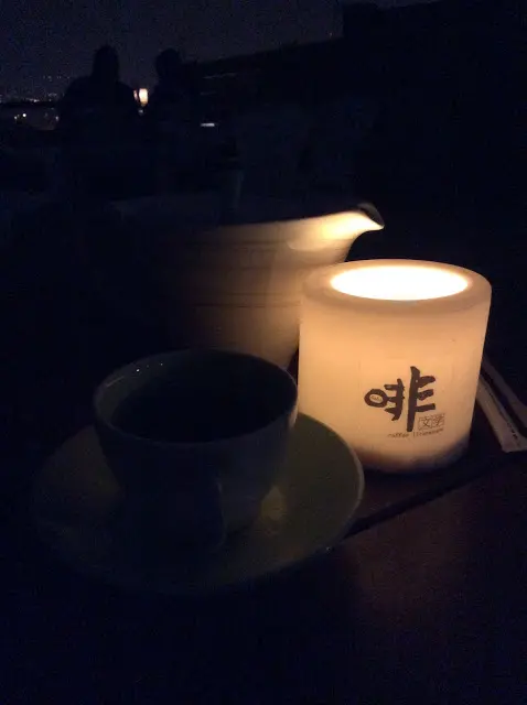 『飲冰品』台中龍井「啡文學」看沙鹿夜景 邊喝咖啡邊聊是非的好所在
