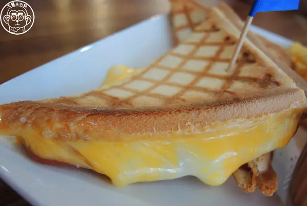 呷飽祙【台中西區･Impish頑咖啡】咖啡拉花玩創意        
      