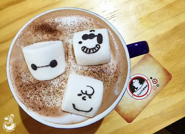 【台中早午餐下午茶咖啡】Impish頑咖啡 /  雲朵上的早餐 ，棉花糖咖啡令人心花朵朵開，為之一亮的海底之星汽水