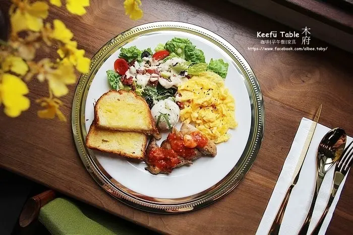 台南東區 靜謐巷弄與老屋的美好時光。『Keefü Table木府』咖啡|午食|家具