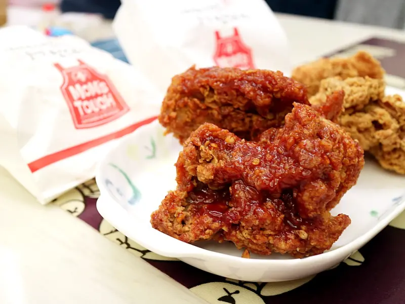 （台南。永康區美食）MoMs TOUCH：韓國正宗速食餐廳，在台南就到吃到韓味十足的韓式炸雞和韓國炸雞堡｜韓國速食店｜近南台科大｜