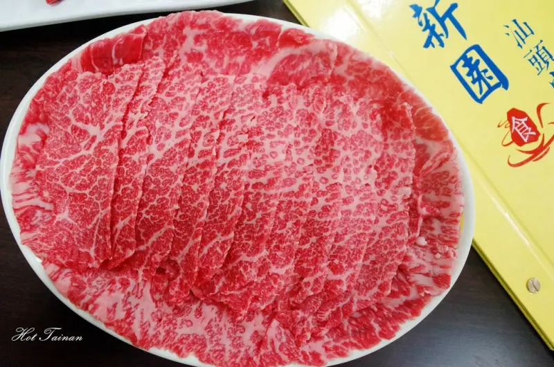 【台南東區】新新園汕頭火鍋：超人氣汕頭火鍋店!!頂級安格斯霜降牛肉、黃金嫩肩骰子牛，吃了會一再回味的鮮滋味!!