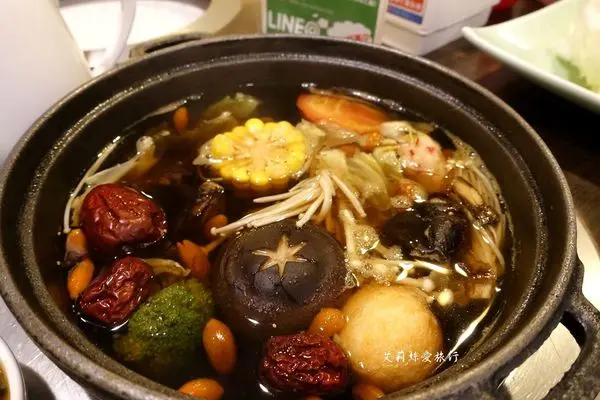 【新莊美食】13年老店.健康有機蔬食每日農場直送.喜園風味涮涮鍋.國際認證汶萊有機藍蝦.養生黑蒜蛤蜊鮮菇嫩雞鍋.養生藥鱔太極鱸鰻鍋