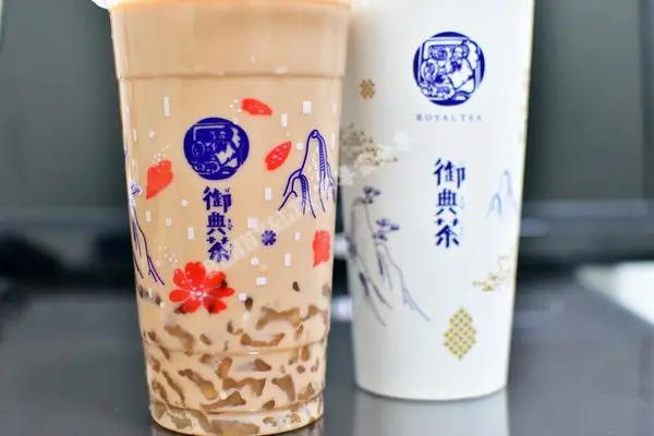 [高雄美食]西子灣超夯排隊茶飲，茶類品項種類多且加配料不加價!!! -- 御典茶(高雄美食推薦、高雄茶飲、高雄排隊美食、高雄西子灣美食)