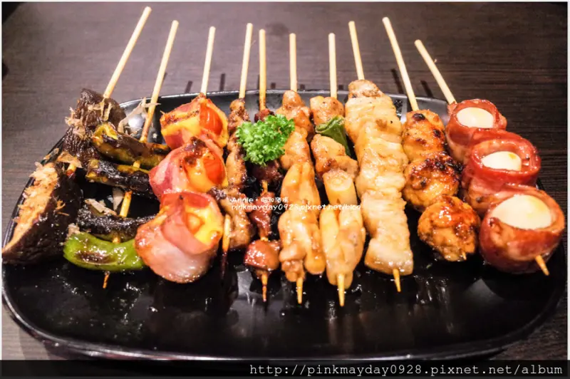 ✿高雄✿ 平價的日式居酒屋 提供日本正統炭火燒烤及海鮮料理 串燒料理值得一嚐 ➜ 昭和酒場