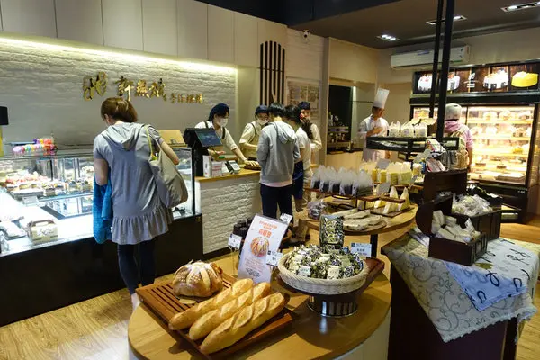 許燕斌手作烘焙-新莊好吃麵包店，玫瑰荔枝捲、黑鑽提拉捲、季節麵包、達克瓦斯禮盒、精緻蛋糕，推薦最佳伴手禮